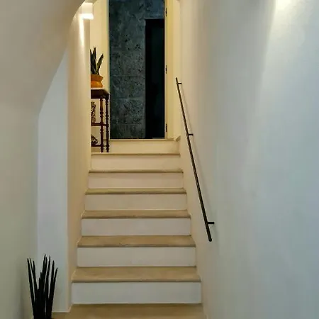 Sikelikos Apartment *