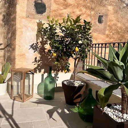 Sikelikos Apartment